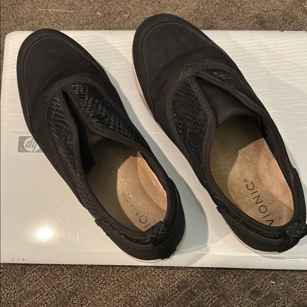 Vionic women’s Black Slip-On Loafers size 7